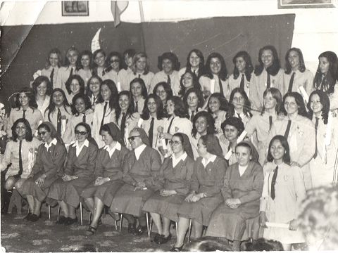 GRUPO DE RELIGIOSAS Y ALUMNAS